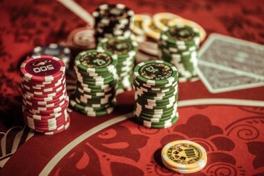 Grafik statistik frekuensi digit di Arsip Nomor menampilkan distribusi hasil